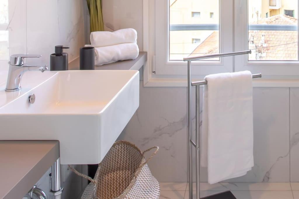 #24 Marie-Claire Suite Sea View/Balcony/Ac/5Min Port Вільфранш-сюр-Мер Екстер'єр фото